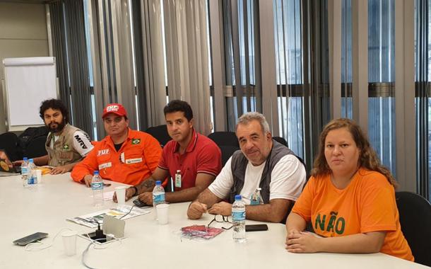 Petroleiros ocupam sede da Petrobrás, no Rio