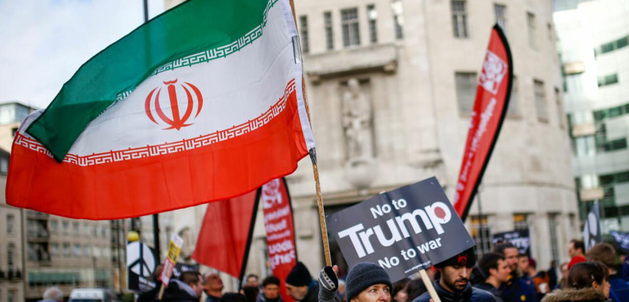 Iranianos protestam contra planos belicistas de Trump