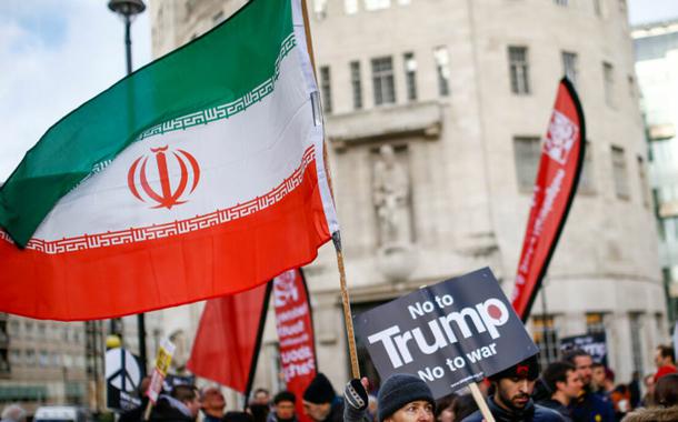 Iranianos protestam contra planos belicistas de Trump