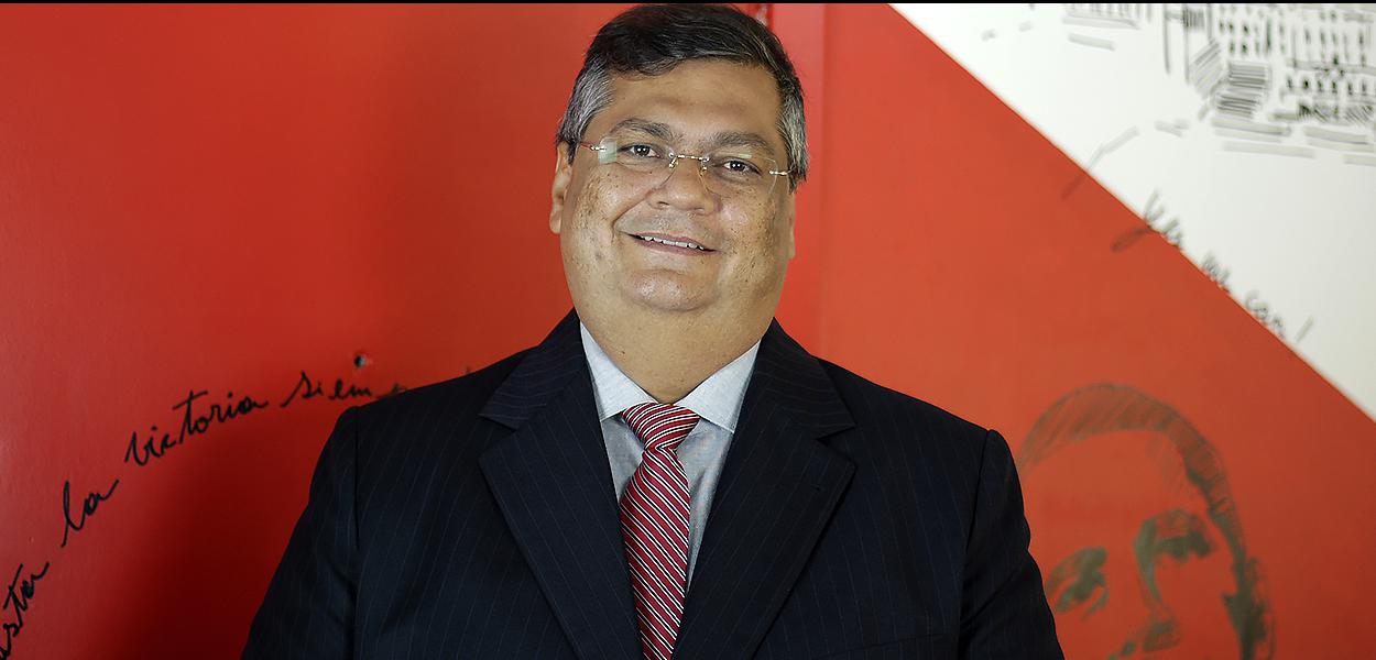 Dino fixa piso salarial dos professores maranhenses.