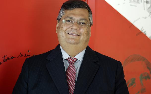 Dino fixa piso salarial dos professores maranhenses.