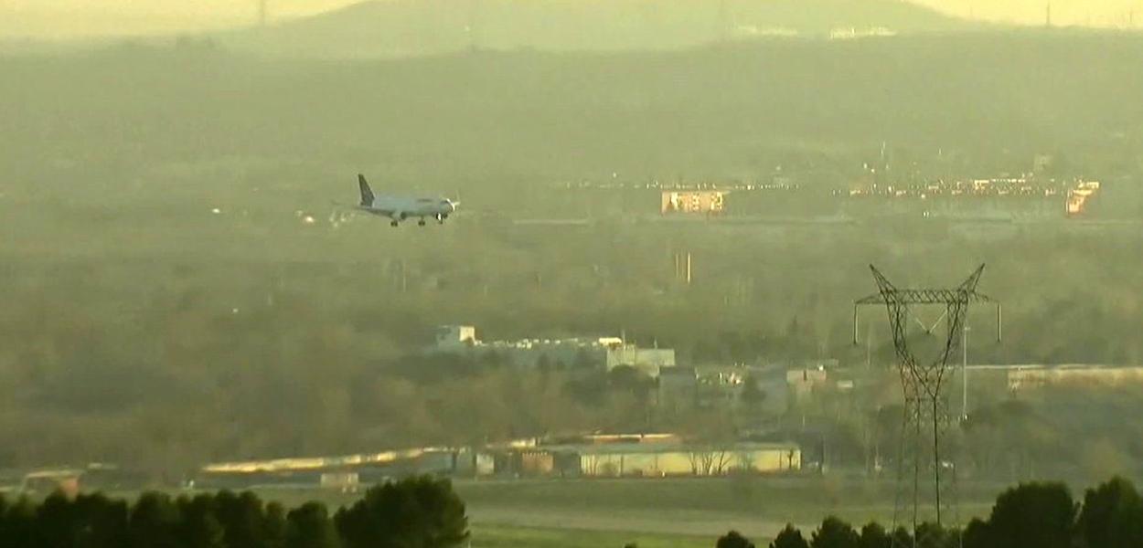 Avião da Air Canada faz pouso de emergência em Madri