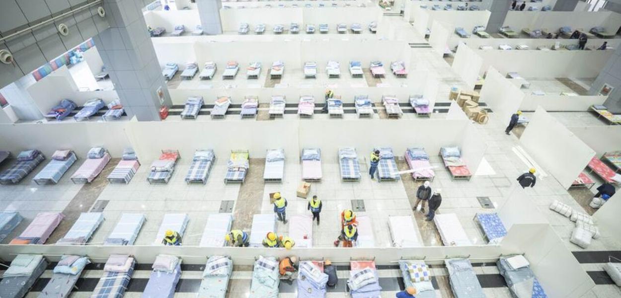 China intensifica construção de hospitais temporários