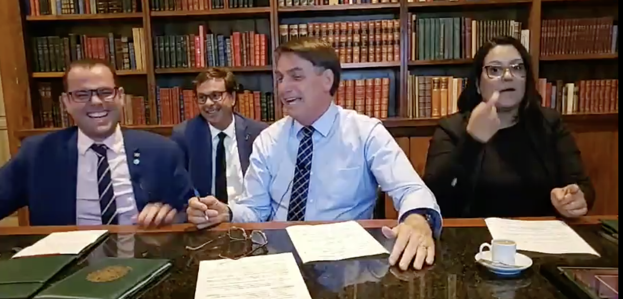 Bolsonaro durante live nas redes sociais