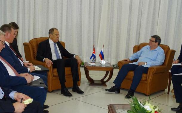 Os chanceleres Lavrov (Rússia) e Bruno Rodríguez (Cuba)