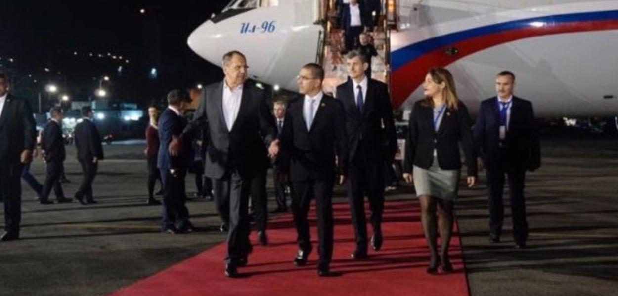 Sergei Lavrov é recebido por Jorge Arreaza