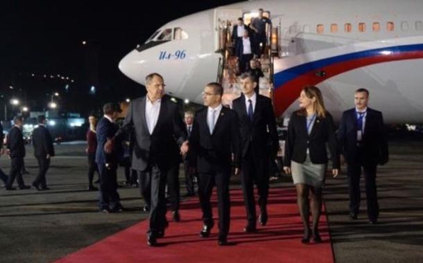 Sergei Lavrov é recebido por Jorge Arreaza