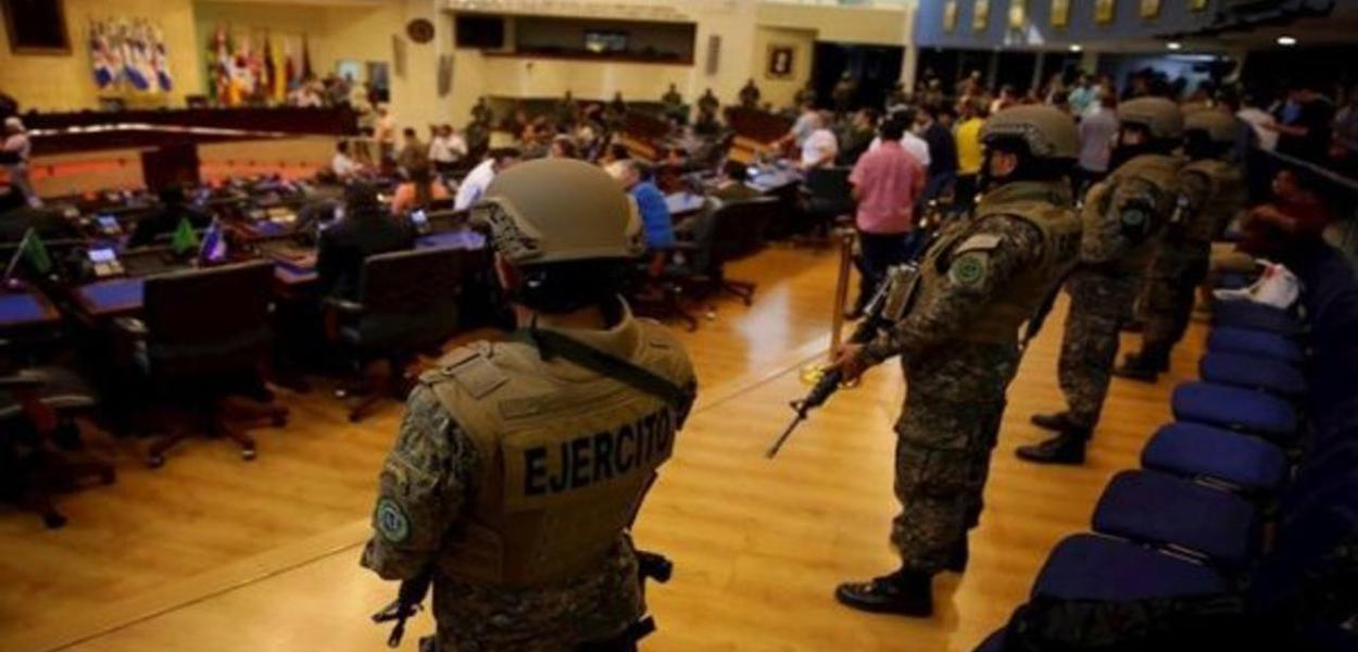 Governo manda exército invadir parlamento em El Salvador