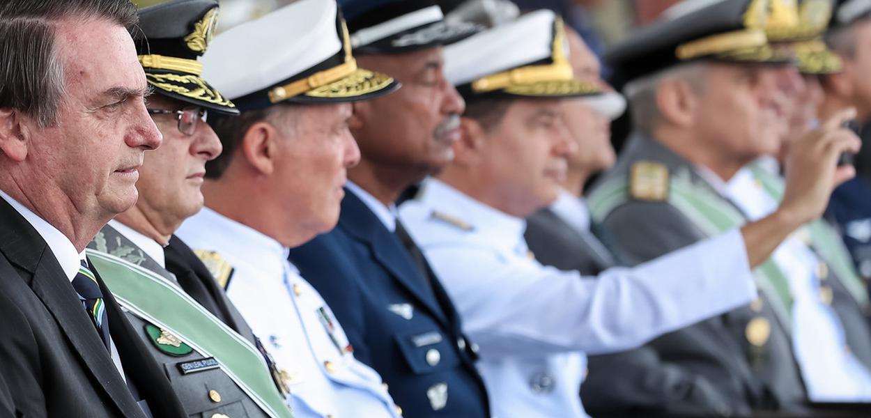 Jair Bolsonaro durante Cerimônia Comemorativa do Dia do Exército, com a Imposição da Ordem do Mérito Militar e da Medalha do Exército Brasileiro.