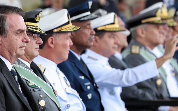 Jair Bolsonaro durante Cerimônia Comemorativa do Dia do Exército, com a Imposição da Ordem do Mérito Militar e da Medalha do Exército Brasileiro.