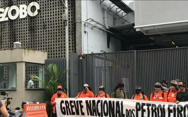 Grevistas fazem ato na porta da Globo