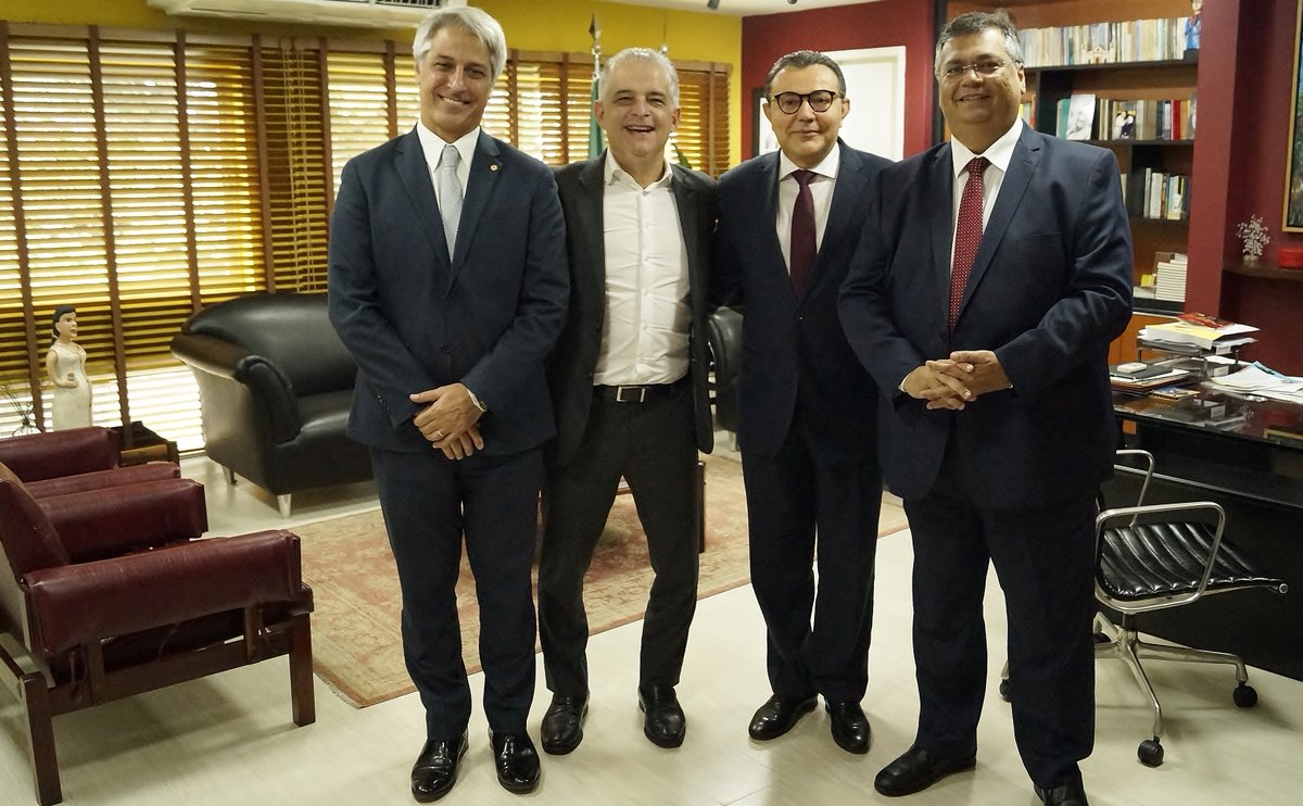 Flávio Dino é recebido na sede do PSB em Brasília