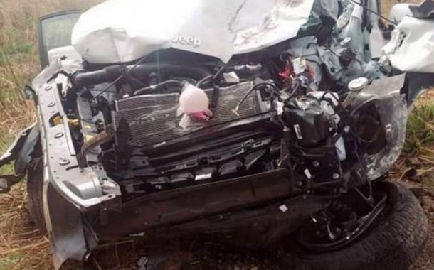 Carro com equipe de Mourão sofre acidente