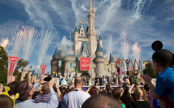 Empresa organiza sorteio para levar doméstica à Disney.