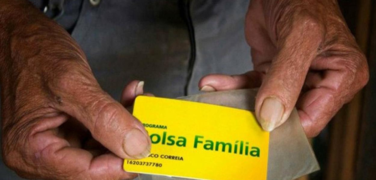 Bolsonaro corta número de reentradas no Bolsa Família.