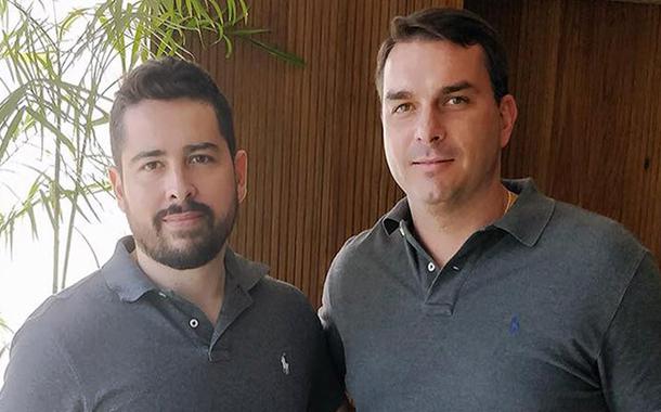 Neto de Figueiredo comemora bajulação de Silvio Santos.