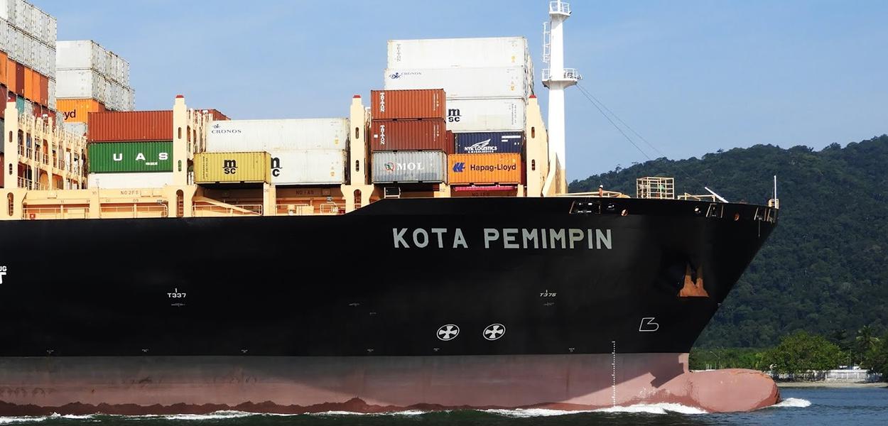 Navio Kota Pemimpin com dois casos suspeitos de doença causada por coronavírus deve atracar no Porto de Santos