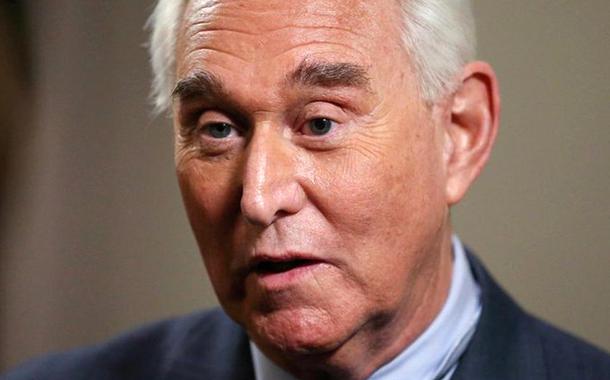 Roger Stone foi condenado foi condenado a prisão.