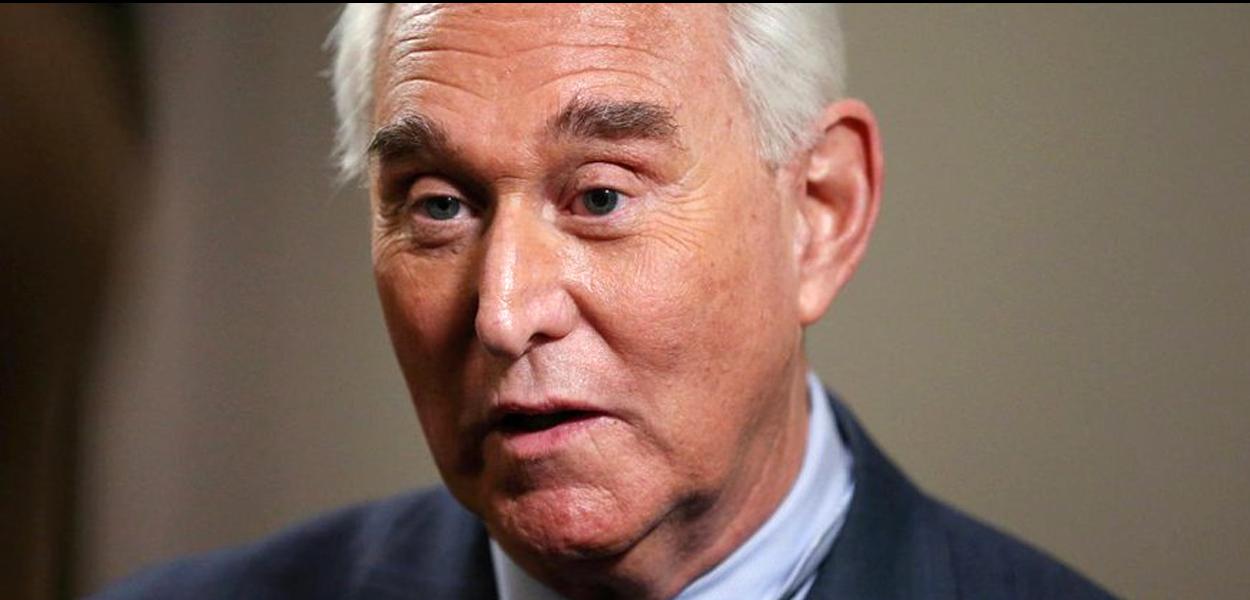 Roger Stone foi condenado foi condenado a prisão.