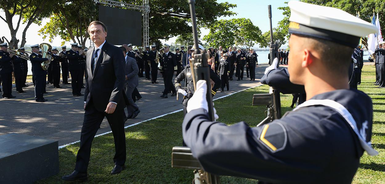 Jair Bolsonaro tem estreita ligação com os militares