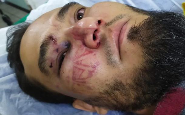 O engenheiro Daniel Machado Rodrigues foi colocado dentro de um camburão, onde policiais jogaram spray de pimenta