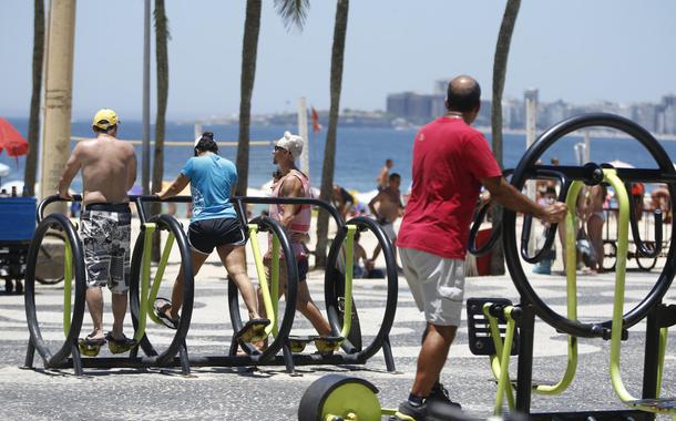 Cariocas e turistas lotam praias da zona sul