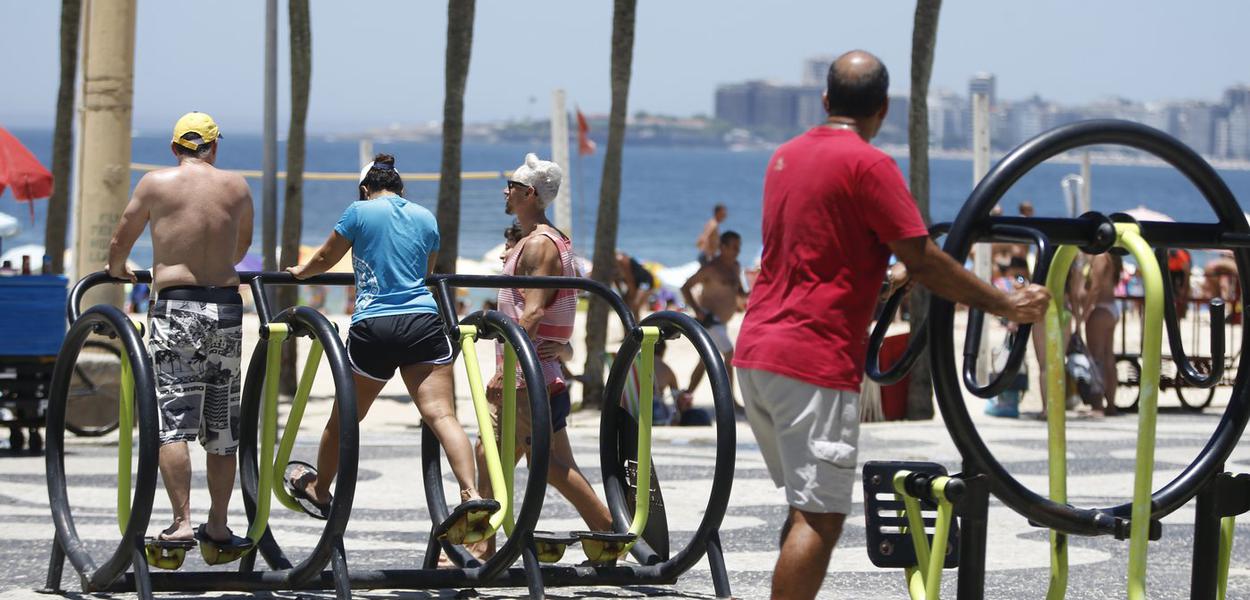 Cariocas e turistas lotam praias da zona sul