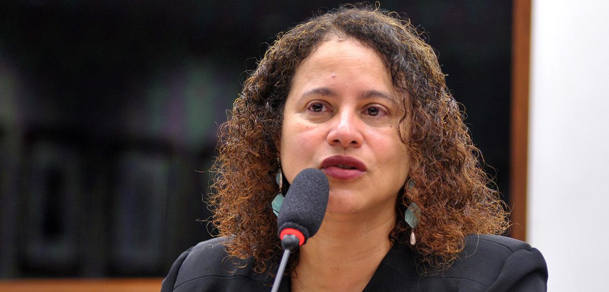 A presidenta do PCdoB, Luciana Santos, que ruma reunião, o mais breve possível, com partidos de esquerda