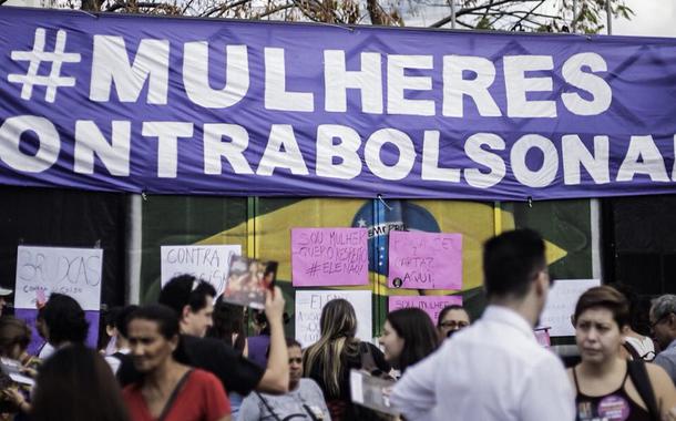 Mulheres protestam contra Bolsonaro