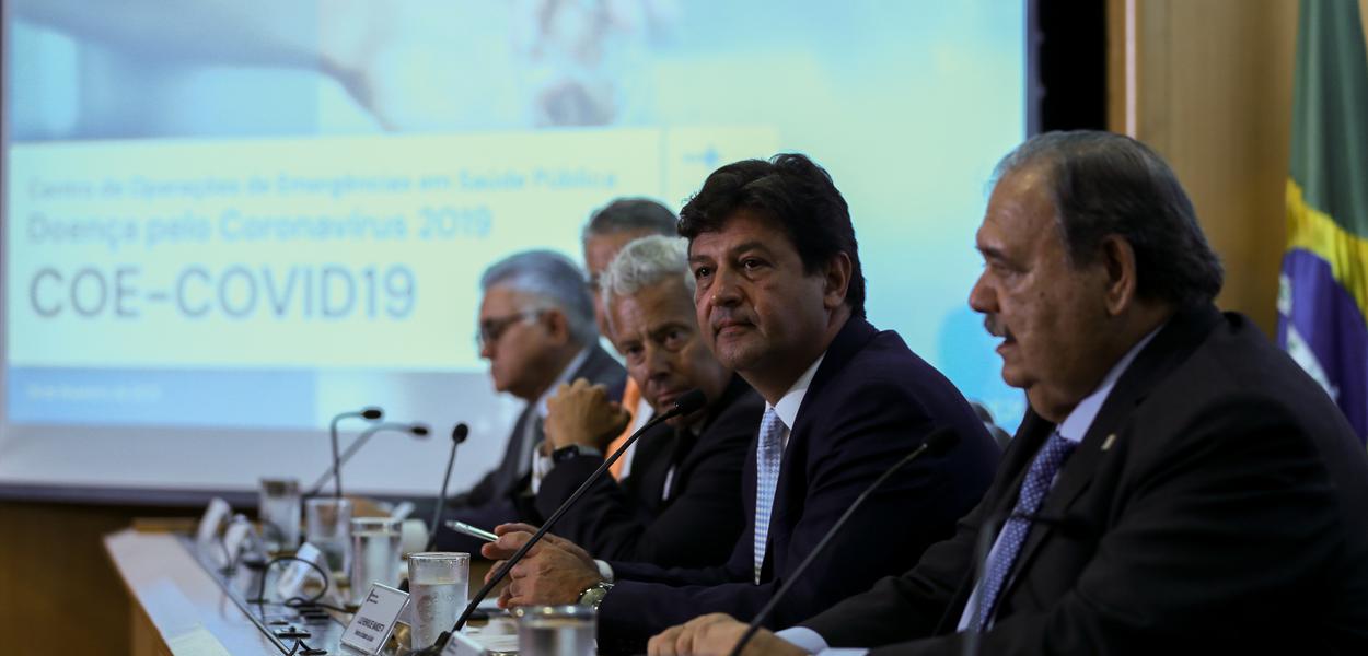 O ministro da Saúde, Luiz Henrique Mandetta e o secretário paulista de Saúde, José Henrique Germann Ferreira