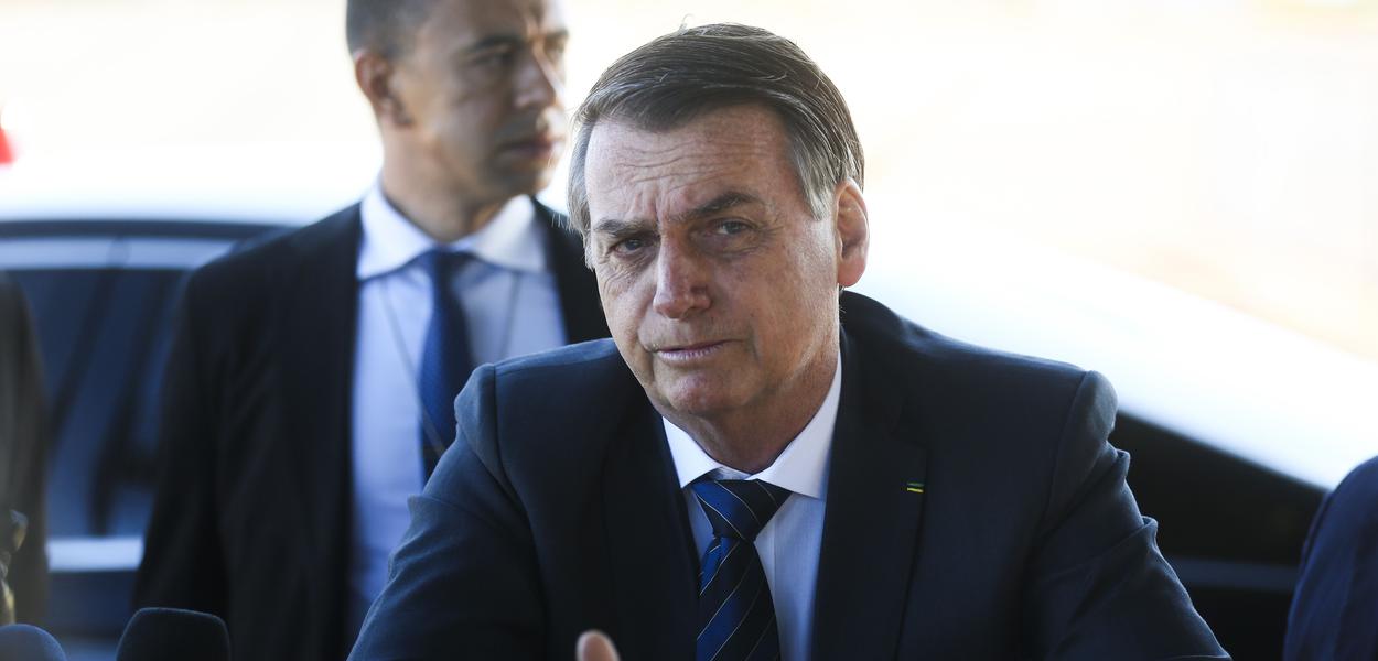 O governo Bolsonaro monitora usuários de quatro redes sociais
