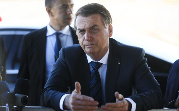 O governo Bolsonaro monitora usuários de quatro redes sociais