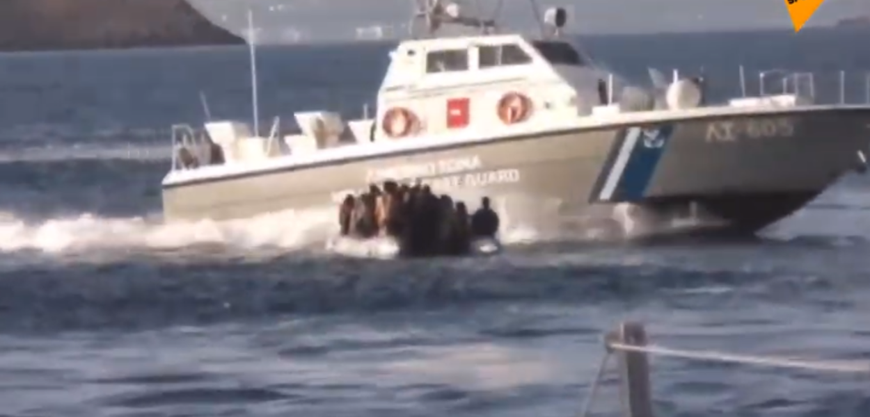 Guarda Costeira grega abre fogo contra bote de refugiados sírios