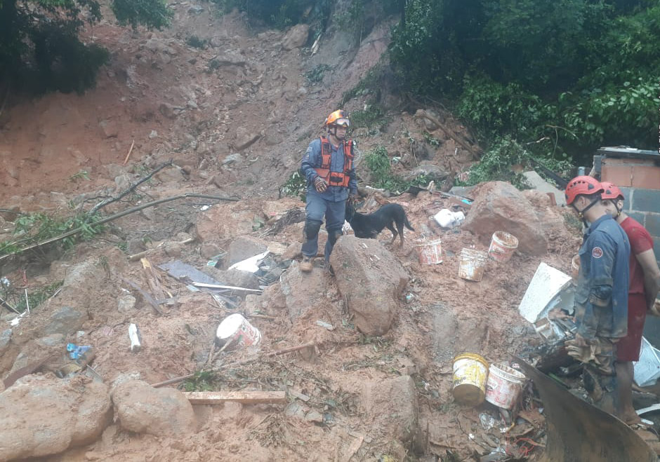Enchente no litoral paulista