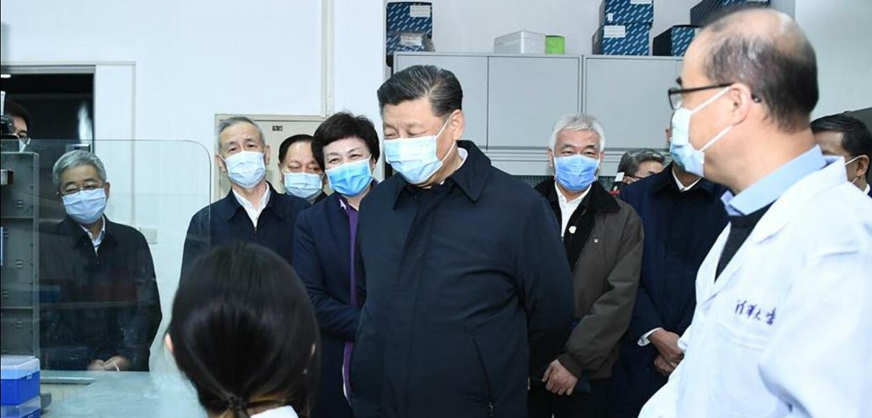 Xi Jinping em visita à Academia de Ciências Médicas, inspecionando os trabalhos contra o COVID-19