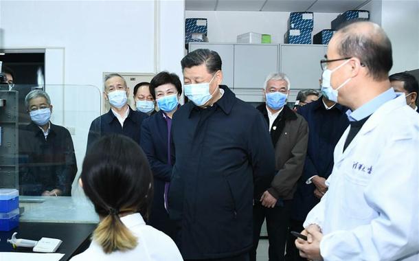 Xi Jinping em visita à Academia de Ciências Médicas, inspecionando os trabalhos contra o COVID-19
