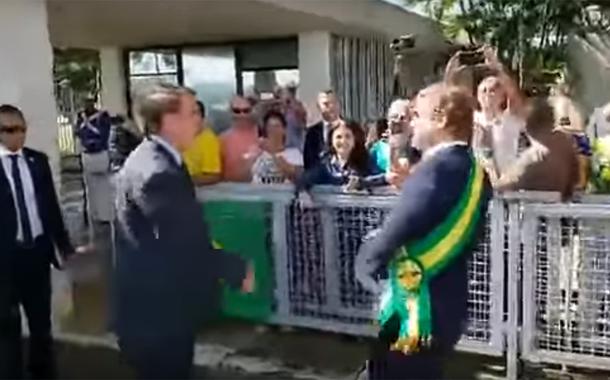 Jair Bolsonaro e o humorista Carioca