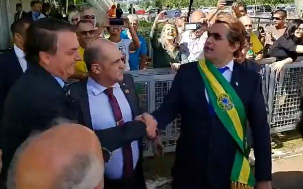 Jair Bolsonaro e o humorista Carioca