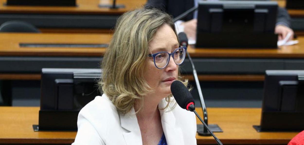 Deputada denuncia autoritarismo do governo Bolsonaro