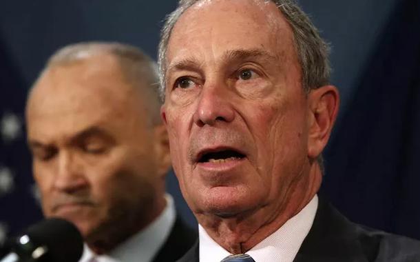 Michael Bloomberg desiste de campanha eleitoral.
