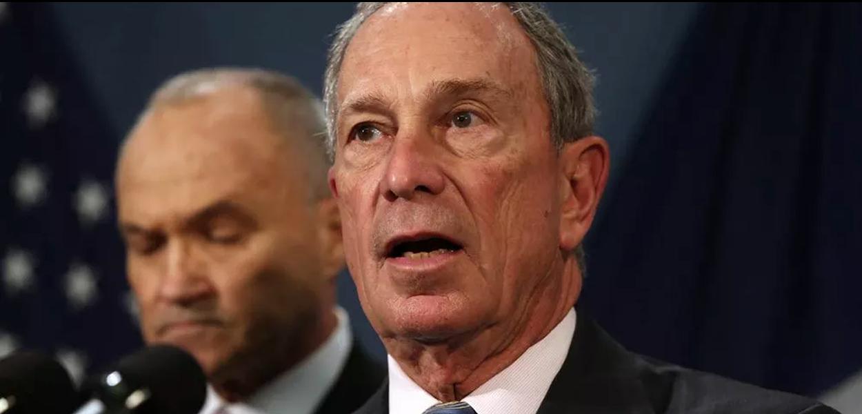 Michael Bloomberg desiste de campanha eleitoral.