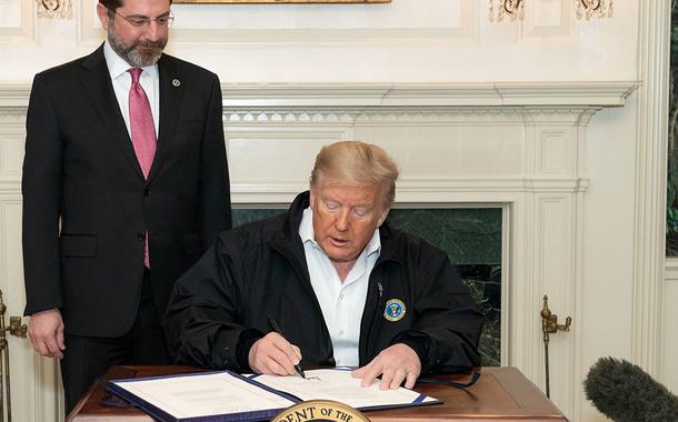 Presidente Trump assina o projeto de lei do financiamento do Congresso para resposta ao coronavírus.