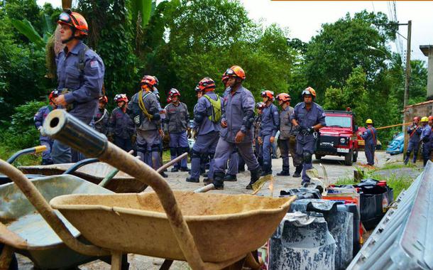 Bombeiros na Baixada Santista