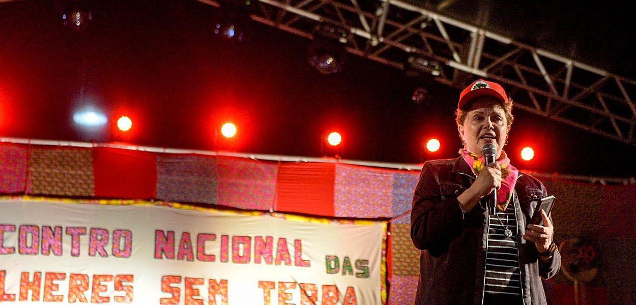 Dilma Rousseff durante encontro de mulheres do MST em 2020
