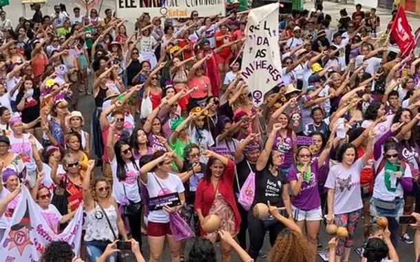 Chegou a hora: ainda somos minoria, mas lugar de mulher é na política.