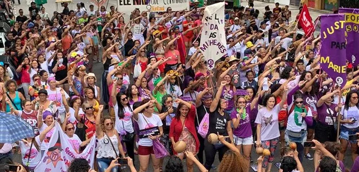 Chegou a hora: ainda somos minoria, mas lugar de mulher é na política.