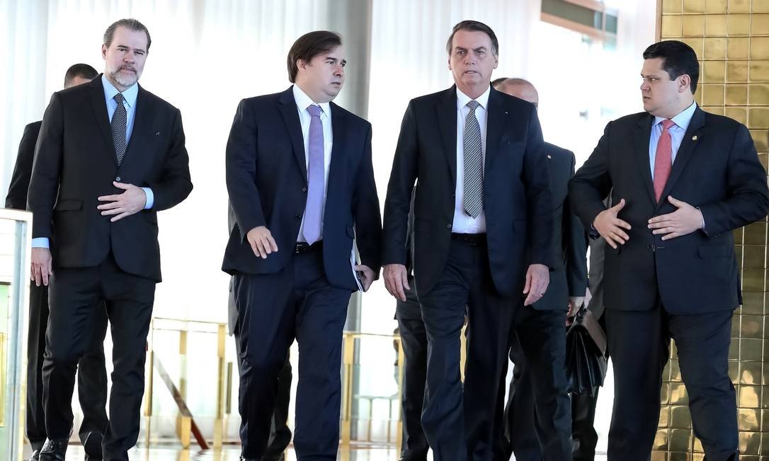 Bolsonaro recebe Dias Toffoli, Rodrigo Maia e Davi Alcolumbre no Palácio da Alvorada