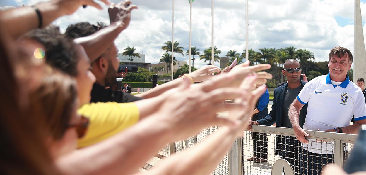 O presidente Jair Bolsonaro acompanhou, da área externa do Palácio do Planalto, em Brasília, a manifestação de apoiadores de seu governo, que foi realizado neste domingo (15) na capital federal e em outras cidades do país.