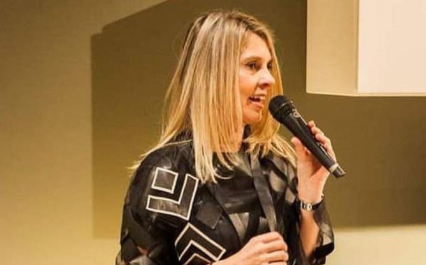 Carmela Hontou