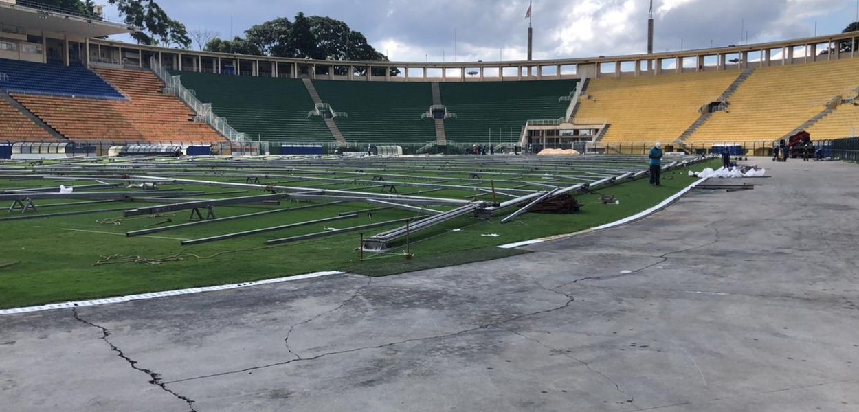Estádio do Pacaembu começa a ser preparado para virar hospital